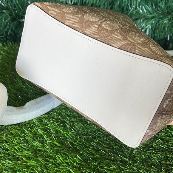 New! Coach Small Town Bucket Bag In Signature Canvas - Picture 16 of 16